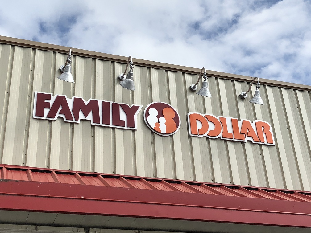 Family Dollar Store Front Image