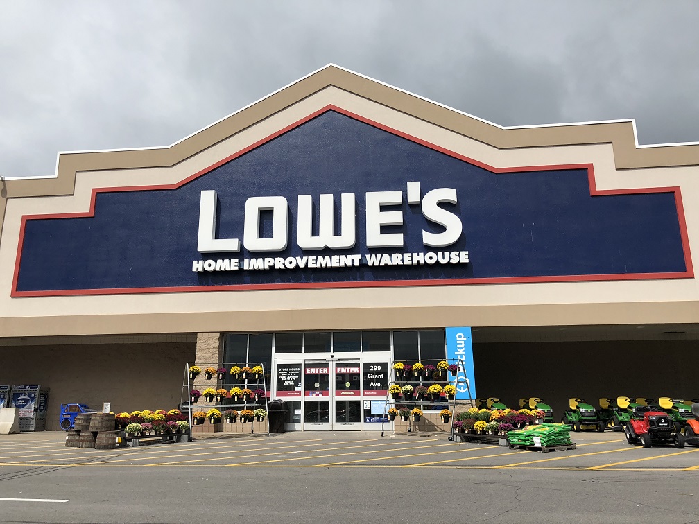 Lowes Store Front Image