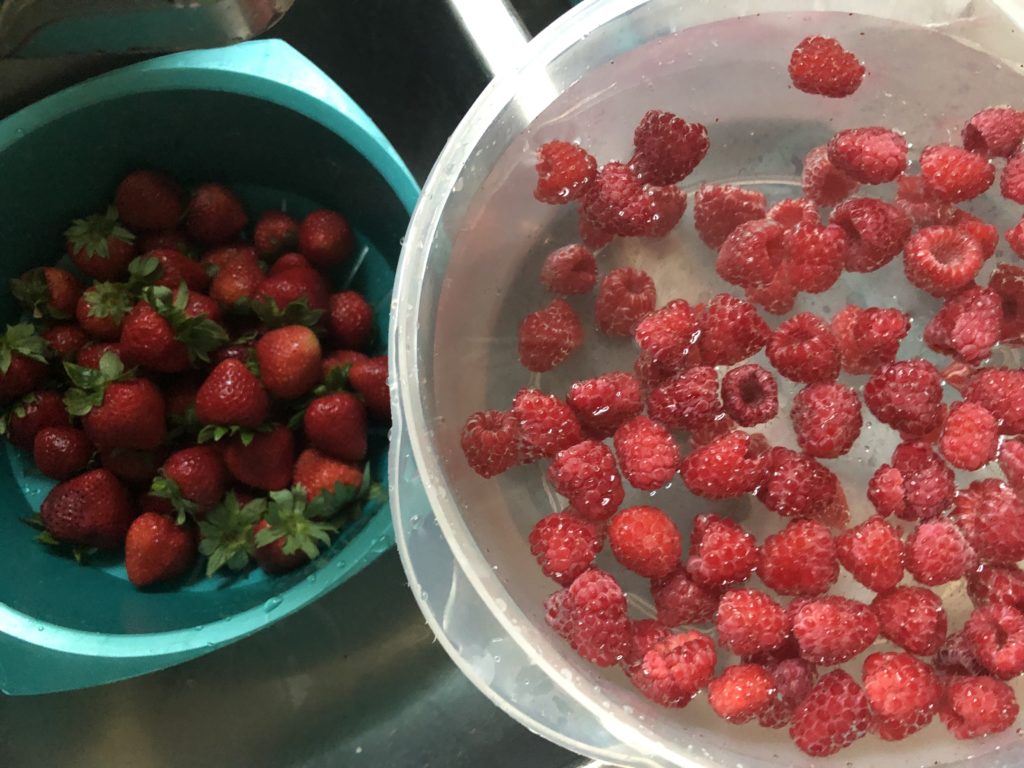 clean berries with vinegar and water
